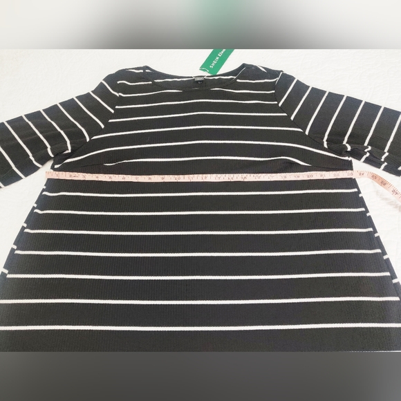 NWT button back dress. - Picture 5 of 7